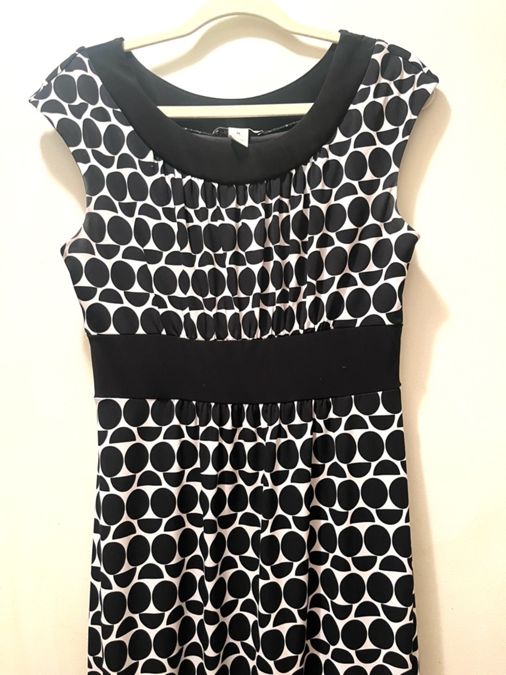 White House Black Market Black & White Polka Dot Cap-Sleeve Dress size Med
